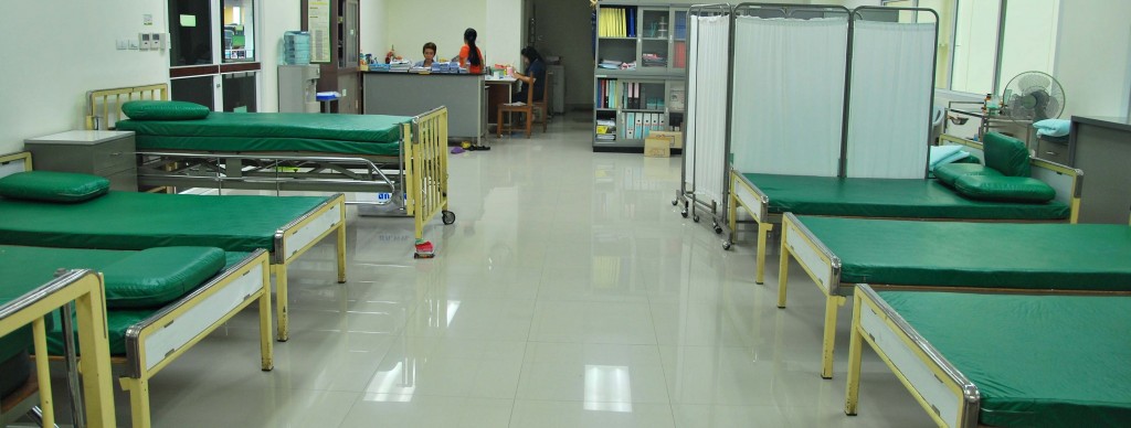 ห้องพยาบาล ศูนย์พณิชยการพระนคร  เปิดให้บริการ 9.00 - 16.30 น.