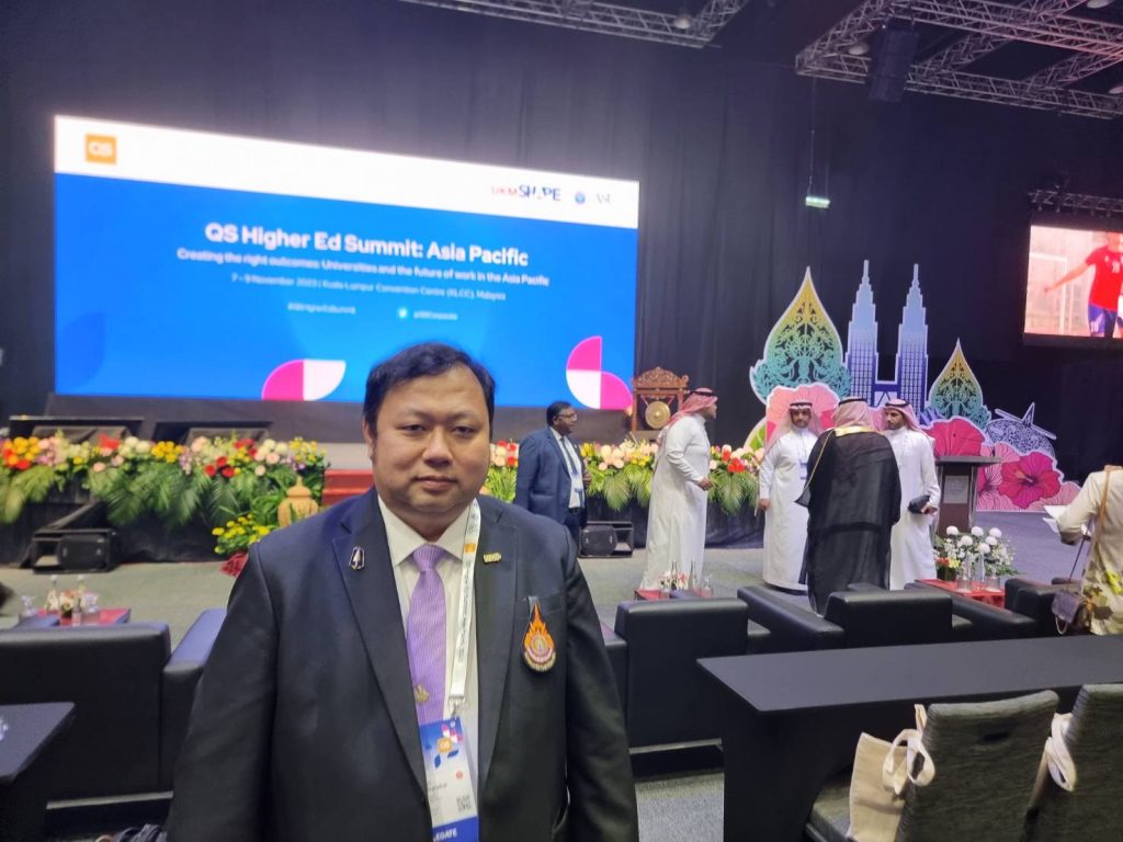 The executives of Rajamangala University of Technology Phra Nakhon participated in the exhibition at the QS Higher Ed Summit: Asia Pacific 2023 conference.