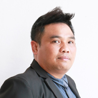 นายธานี สุคนธะชาติ